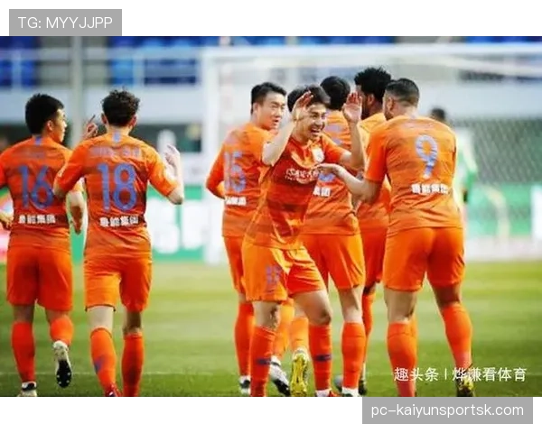 拉人犯规的判罚标准及裁判执法原则详解