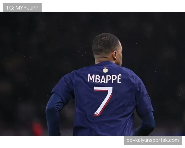 巴黎圣日耳曼高位压迫战术下防线表现波动，赛季防守稳定性面临考验